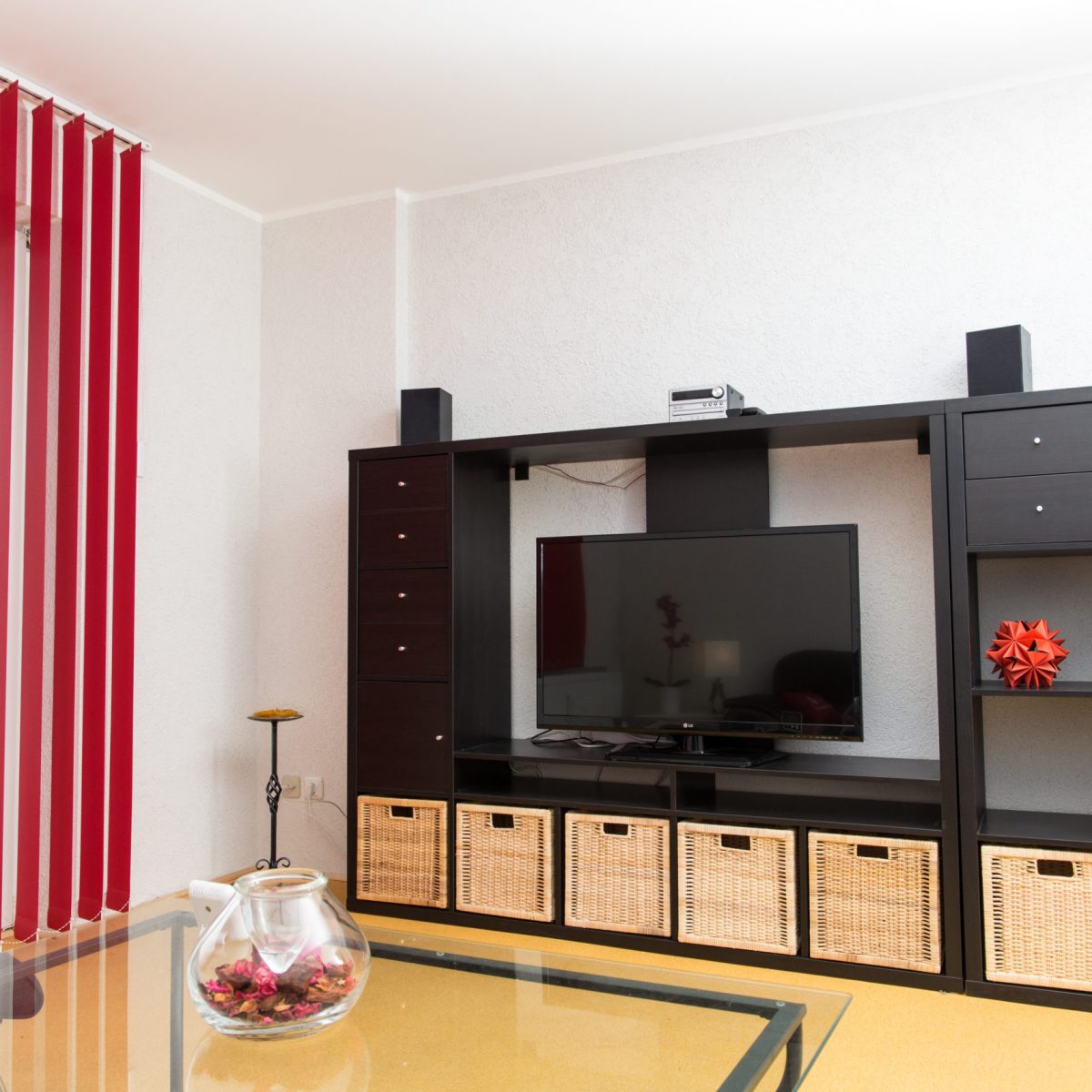 Hotelalternative-Oberhausen-EG-Wohnzimmerschrank