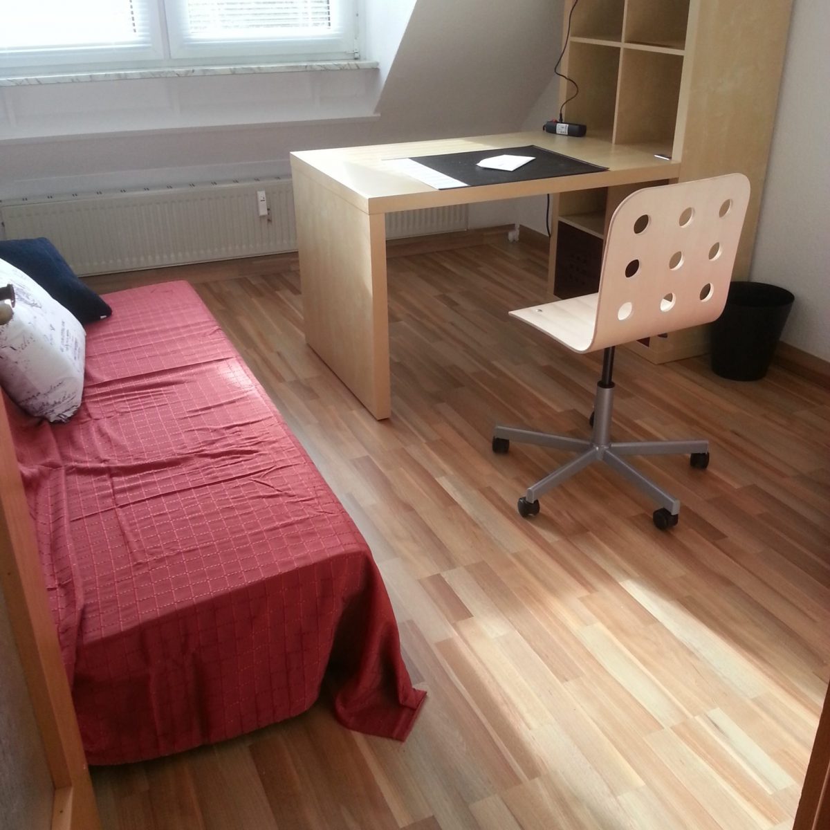 Moebliertes-Apartment-Oberhausen,DG-Gästebett